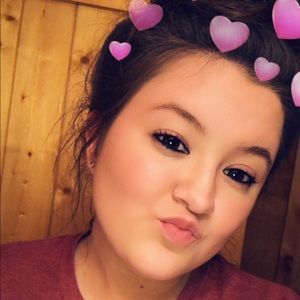 Meet your Posher, Becca